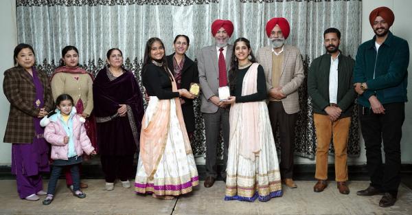 Dignitaries honoring the participants